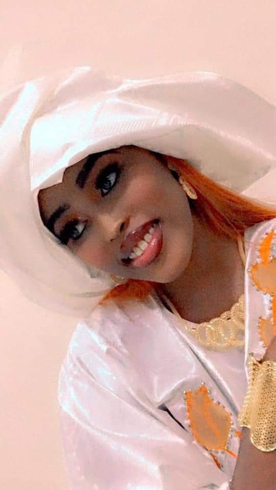 Adji Sarr en mode Tabaski 2 Tabaski 2021: Le "sagnsé" de Adji Sarr en mode...