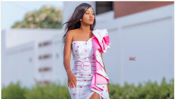 Robe sexy, fente osée: Queen Biz enflamme encore la toile  (Photos) Robe sexy, fente osée: Queen Biz enflamme encore la toile  (Photos)