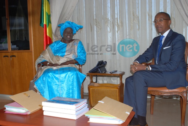 [Photos] Primature: Abdoul Mbaye passe le témoin à Mimi Touré