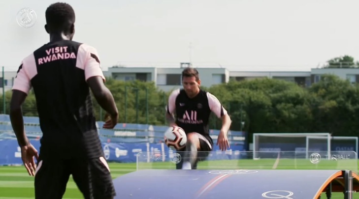 Photos / A l’entraînement au PSG: Lionel Messi et Idrissa Gana Guèye s’offrent un tennis-foot