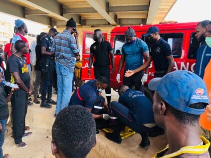PHOTOS / Pont de Diamalaye: Un camion sans frein dérape et se renverse