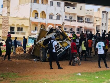 PHOTOS / Pont de Diamalaye: Un camion sans frein dérape et se renverse