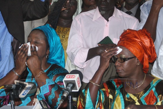 PHOTOS: Passation service ministère famille: Mariama Sarr boude son fauteuil qui se casse, le marabout d’Anta Sarr débarque avec des…gris-gris