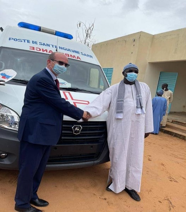 Commune de Ngueune Sarr: Mbaye Sarr, le Pdg de Senecartours, offre une nouvelle ambulance au Poste de Santé