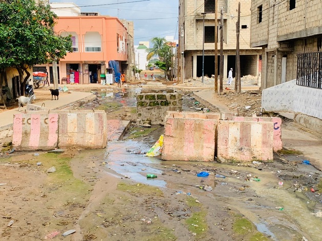 Actes de sabotage dans le réseau d’assainissement à Pikine rue 10: Les images d’un vandalisme sans nom