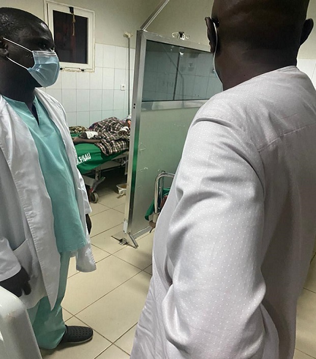 Accident sur la route de Fatick : Abdoulaye Diop, le maire de Sédhiou, au chevet des victimes