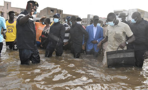 Inondations: Non audit des fonds de 2012, Macky Sall absorbe les 765 milliards F CFA et se...