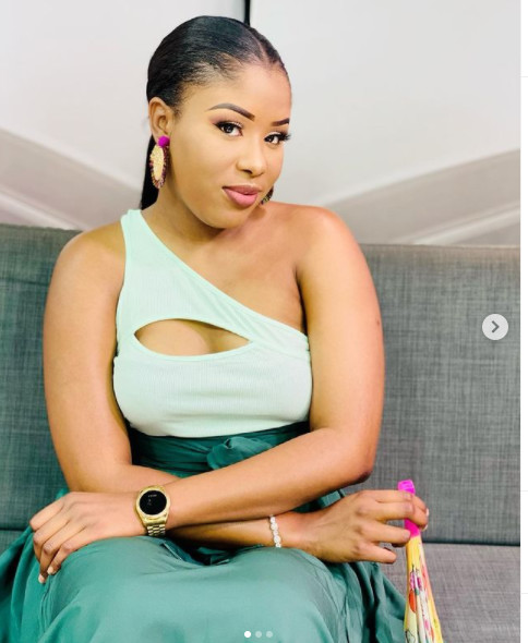 L'actrice Julie de la série "Infidèles", fait actuellement le buzz (Photos) L'actrice Julie de la série "Infidèles", fait actuellement le buzz (Photos)