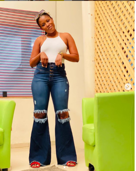 L'actrice Julie de la série "Infidèles", fait actuellement le buzz (Photos) L'actrice Julie de la série "Infidèles", fait actuellement le buzz (Photos)