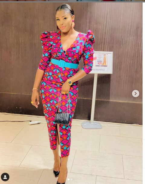 L'actrice Julie de la série "Infidèles", fait actuellement le buzz (Photos) L'actrice Julie de la série "Infidèles", fait actuellement le buzz (Photos)