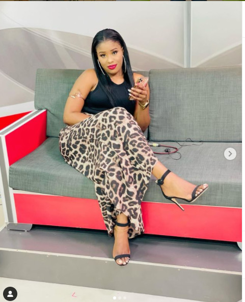 L'actrice Julie de la série "Infidèles", fait actuellement le buzz (Photos) L'actrice Julie de la série "Infidèles", fait actuellement le buzz (Photos)