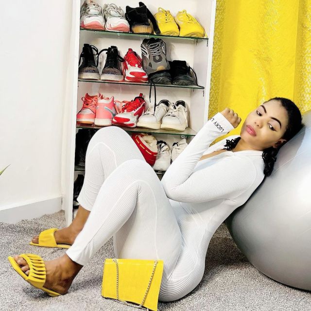 Moulée dans une combinaison sexy, l'actrice Big Maman assume ses formes (Photos)