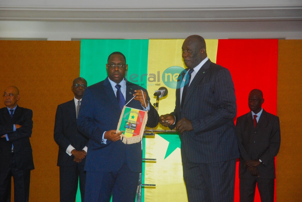 Macky Sall remet le drapeau aux Lionnes du basket