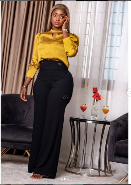 Mouna de la série 'Virginie" opte pour un look sexy et met en valeur ses formes (Photos) Mouna de la série 'Virginie" opte pour un look sexy et met en valeur ses formes (Photos)