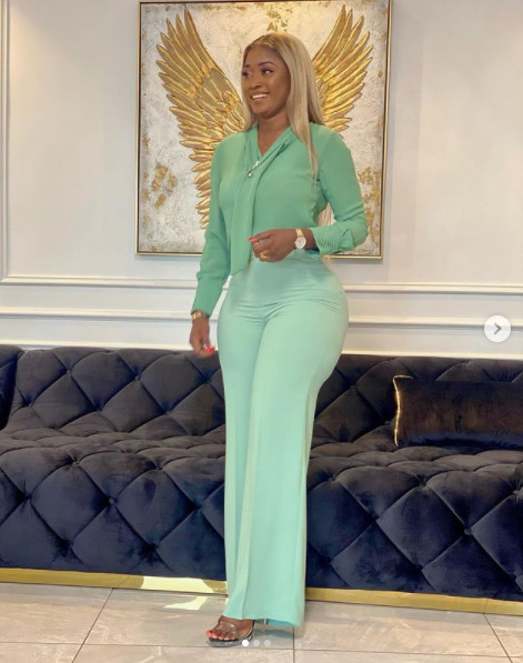 Mouna de la série 'Virginie" opte pour un look sexy et met en valeur ses formes (Photos) Mouna de la série 'Virginie" opte pour un look sexy et met en valeur ses formes (Photos)