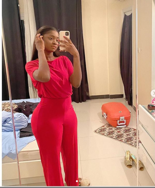 Mouna de la série 'Virginie" opte pour un look sexy et met en valeur ses formes (Photos) Mouna de la série 'Virginie" opte pour un look sexy et met en valeur ses formes (Photos)