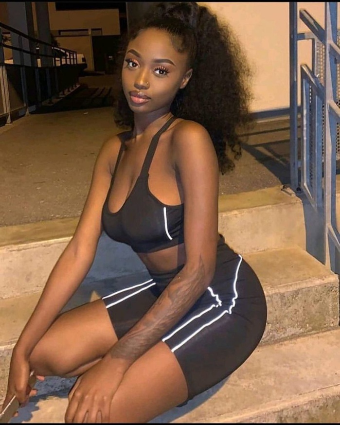 L'actrice Lena Saer, de la série Mœurs, se dévoile sexy en différentes tenues (Photos)