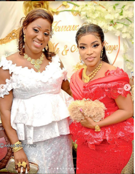 Mariage: Parure en or, robe de classe, la styliste Mouna Création devient Mme Ndiaye Mariage: Parure en or, robe de classe, la styliste Mouna Création devient Mme Ndiaye