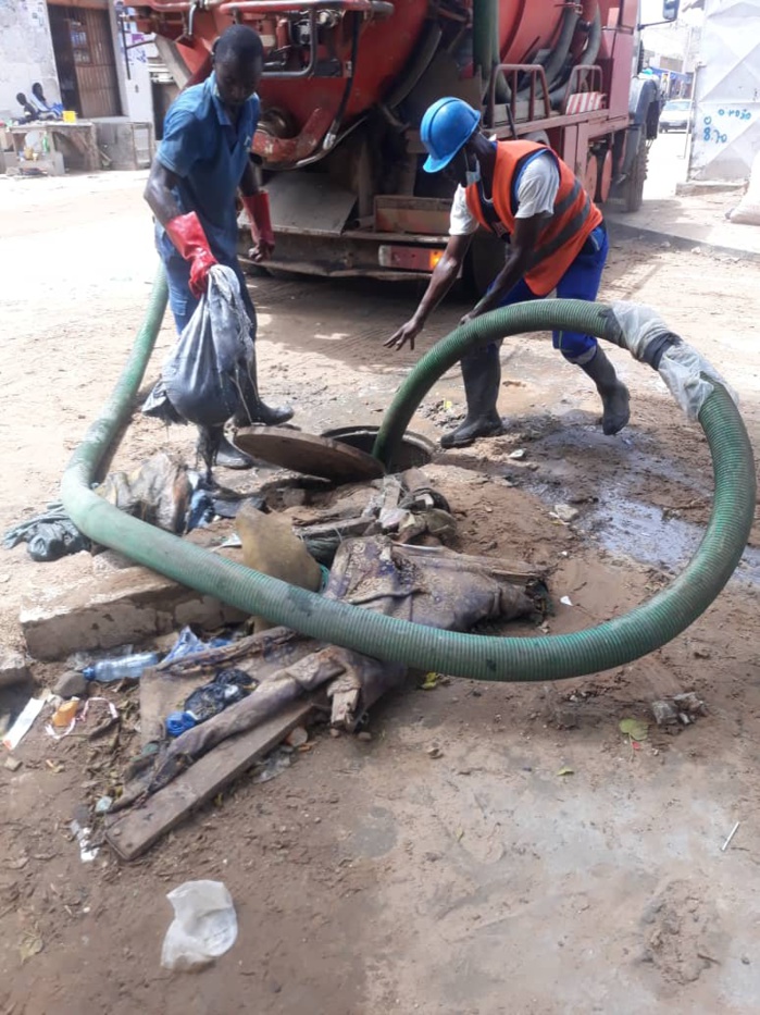 VIDEO-PHOTOS / Sabotage des canalisations de Keur Massar: Des murs érigés pour freiner l’évacuation des eaux de pluie VIDEO-PHOTOS / Sabotage des canalisations de Keur Massar: Des murs érigés pour freiner l’évacuation des eaux de pluie