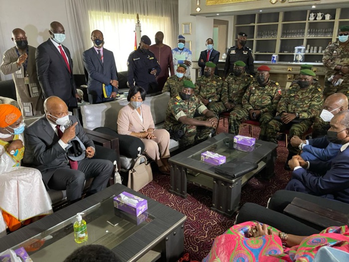 En images: La mission de haut niveau de la CEDEAO Ã Conakry En images: La mission de haut niveau de la CEDEAO Ã Conakry