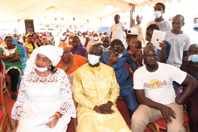 Kounoune: Oumar Guéye chaleureusement accueilli par les populations de la cité Hawa Dia. Kounoune: Oumar Guéye chaleureusement accueilli par les populations de la cité Hawa Dia.