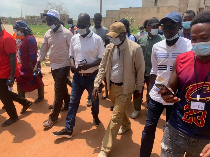 Kounoune: Oumar Guéye chaleureusement accueilli par les populations de la cité Hawa Dia. Kounoune: Oumar Guéye chaleureusement accueilli par les populations de la cité Hawa Dia.