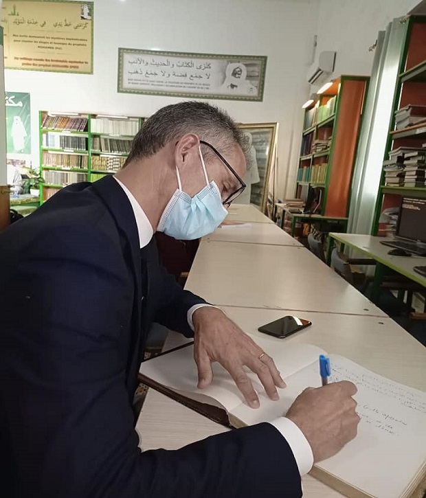 L'ambassadeur de la France à Touba : les images d’une visite impressionnante L'ambassadeur de la France à Touba : les images d’une visite impressionnante