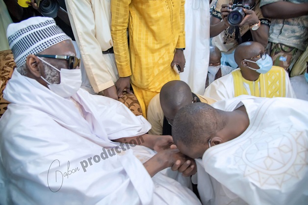 Ousmane Sonko et sa délégation reçus par Serigne Mountakha Bassirou Mbacke : les images d’une visite pré-Magal Ousmane Sonko et sa délégation reçus par Serigne Mountakha Bassirou Mbacke : les images d’une visite pré-Magal