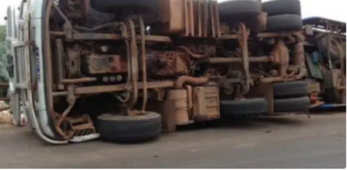 Un camion se renverse et fait 7 blessés 