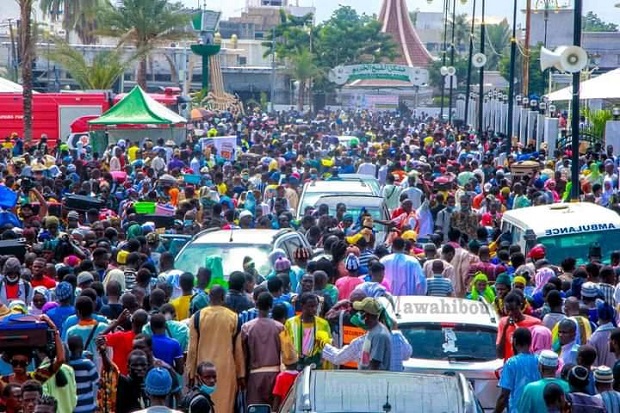 Affluence des pèlerins vers la ville sainte: Les images du 17 Safar près de la Grande Mosquée de Touba Affluence des pèlerins vers la ville sainte: Les images du 17 Safar près de la Grande Mosquée de Touba