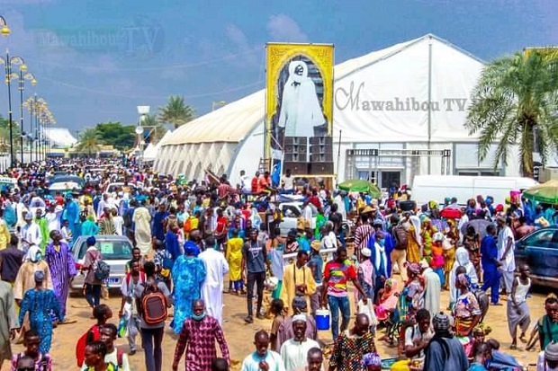 Affluence des pèlerins vers la ville sainte: Les images du 17 Safar près de la Grande Mosquée de Touba Affluence des pèlerins vers la ville sainte: Les images du 17 Safar près de la Grande Mosquée de Touba