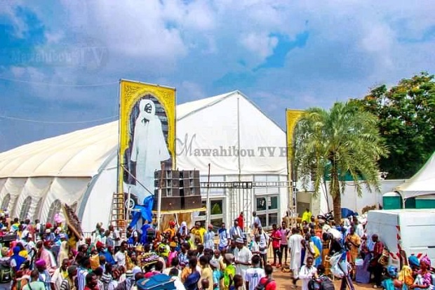 Affluence des pèlerins vers la ville sainte: Les images du 17 Safar près de la Grande Mosquée de Touba Affluence des pèlerins vers la ville sainte: Les images du 17 Safar près de la Grande Mosquée de Touba