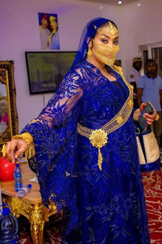 Fashion de Adja Ngoye Fall Madame Touré: Les photos qui lui ont valu ...