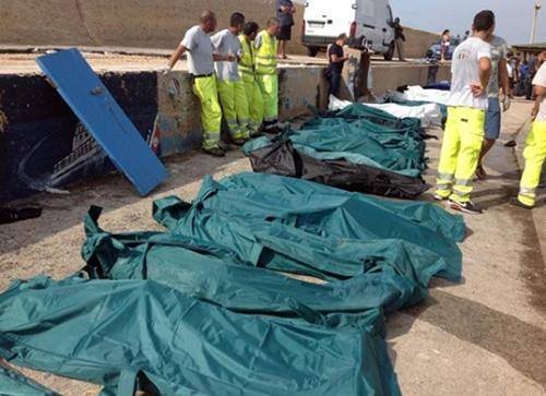 [Photos] Drame de l'immigration au large de Lampedusa: 130 migrants morts dans le naufrage et 200 portés disparus