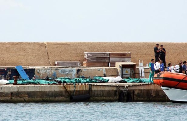 [Photos] Drame de l'immigration au large de Lampedusa: 130 migrants morts dans le naufrage et 200 portés disparus