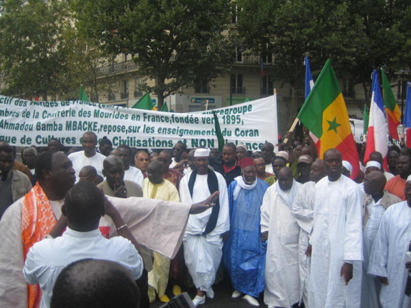 [Photos] Paris: Les Mourides marchent pour la paix, la tolérance et le dialogue des cultures