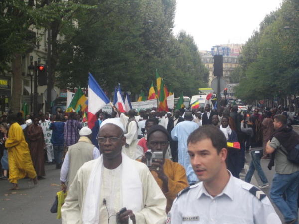 [Photos] Paris: Les Mourides marchent pour la paix, la tolérance et le dialogue des cultures