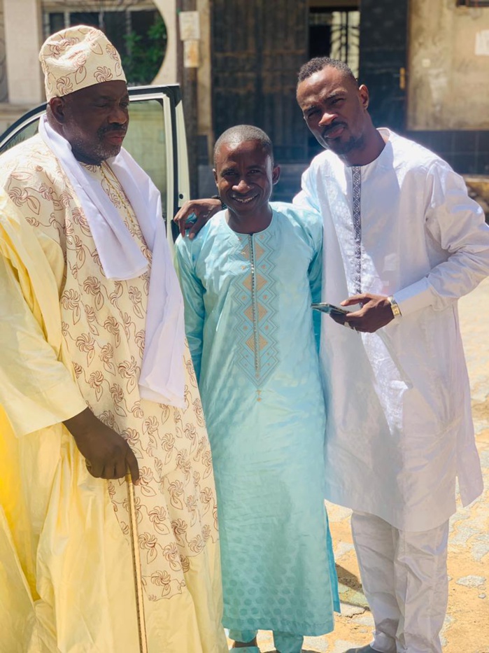 Baptême: Cheikh Niane, guitariste, donne le nom de son bébé à Wally Seck Baptême: Cheikh Niane, guitariste, donne le nom de son bébé à Wally Seck