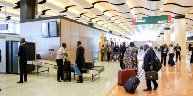 Mafia dans le trafic de migrants: L'AIBD au coeur du scandale, des "passeurs" policiers arrêtés