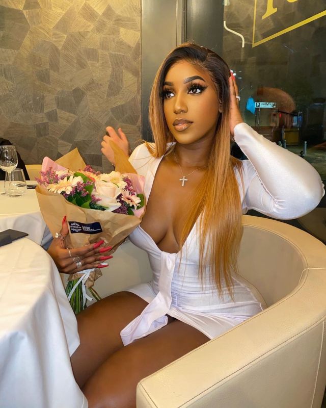 Liliane, la fille de Dj Edouardo continue d’enflammer la toile avec ses clichés torrides ! Liliane, la fille de Dj Edouardo continue d’enflammer la toile avec ses clichés torrides !