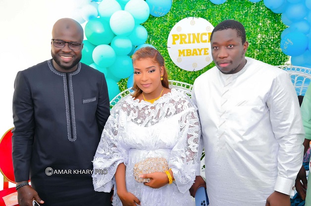 Arrêt sur images : Baptême de bébé Aziz Ndiaye junior, fils de Ndiogou Mbaye et de Fatima Arrêt sur images : Baptême de bébé Aziz Ndiaye junior, fils de Ndiogou Mbaye et de Fatima