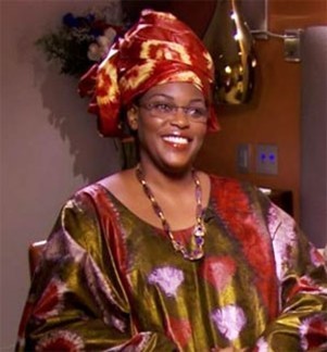La femme de Macky distribue des enveloppes de 40.000 CFA à 1250 nécessiteux