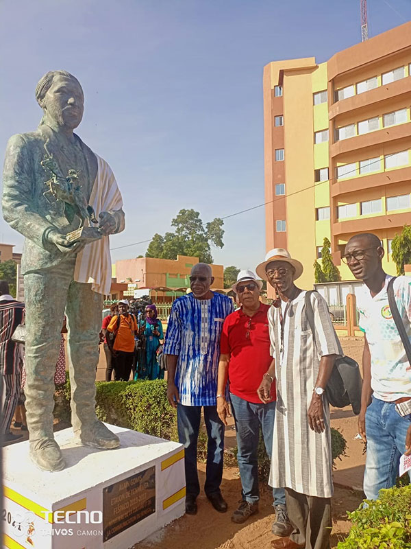 Fespaco: Alain Gomis, cinéaste sénégalais consacré, obtient sa statue à Ouaga