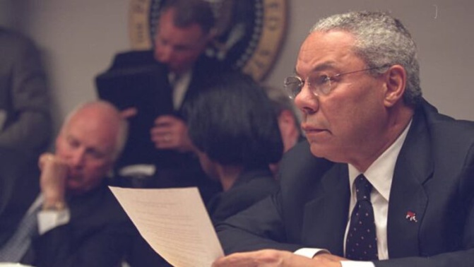 Colin Powell, secrétaire d’État sous George W. Bush, est mort
