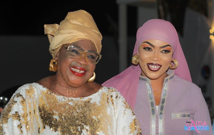 En exclusivité les photos de la célébration du Gamou 2021 chez Sokhna Aïda Diallo, en compagnie de Sokhna Bator et Sokhna Adja Saliou En exclusivité les photos de la célébration du Gamou 2021 chez Sokhna Aïda Diallo, en compagnie de Sokhna Bator et Sokhna Adja Saliou