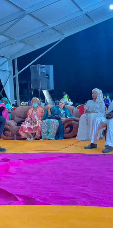 Images sur Gamou: Le berndé exceptionnel de Soxna Oumou Sy Dabakh et de Soxna Amina Niasse, chez Dr. Ahmed Khalifa Niasse