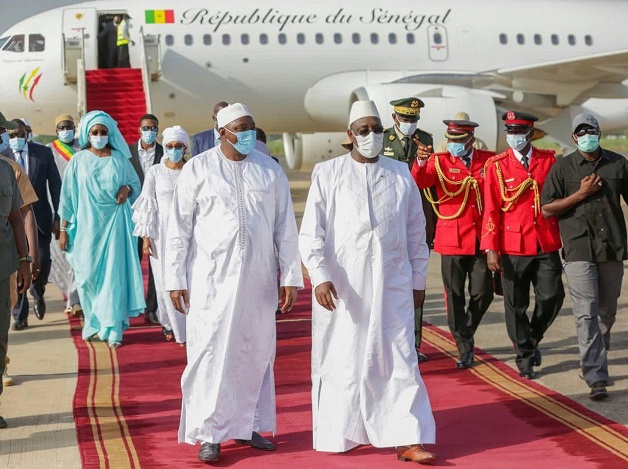 Le Président Macky Sall en visite en Gambie: Les premières images de son arrivée Le Président Macky Sall en visite en Gambie: Les premières images de son arrivée