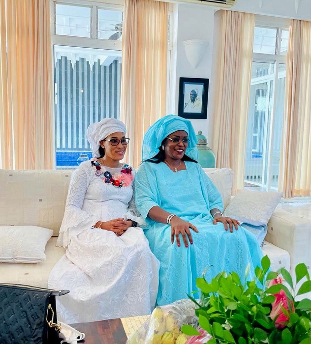 Visite du Président Macky Sall en Gambie : Une retrouvaille entre Premières Dames Visite du Président Macky Sall en Gambie : Une retrouvaille entre Premières Dames