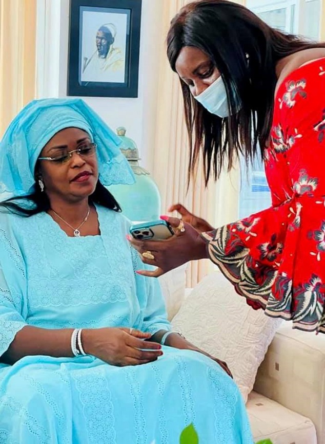 Visite du Président Macky Sall en Gambie : Une retrouvaille entre Premières Dames Visite du Président Macky Sall en Gambie : Une retrouvaille entre Premières Dames