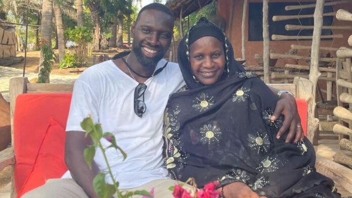 (PHOTOS) / En vacances à Dakar: Les clichés d’Omar Sy et de sa mère 